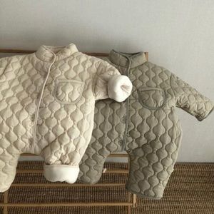ANDO padded pram